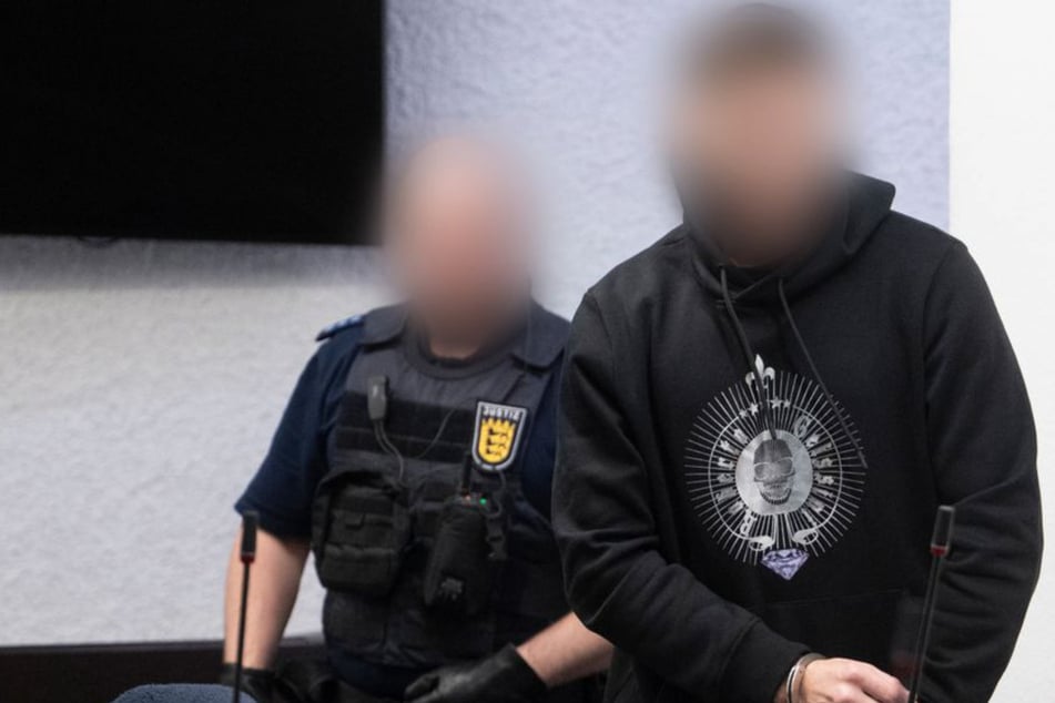 Frau auf Heimweg abgepasst und getötet? Bekannter wegen Mord vor Gericht