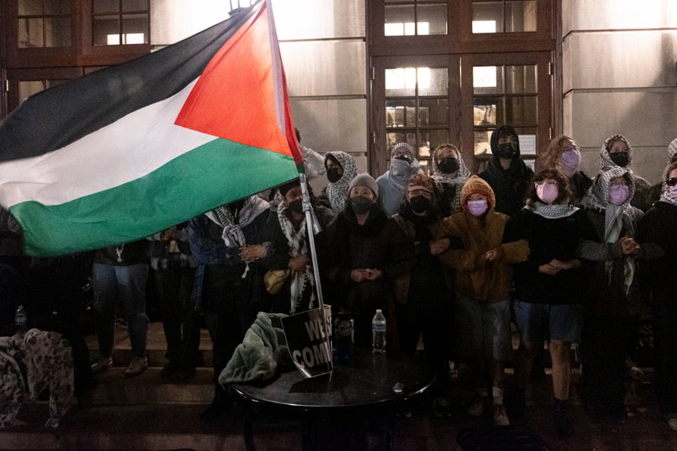 Pro-palästinensische Studenten blockieren ein Universitätsgebäude in New York.