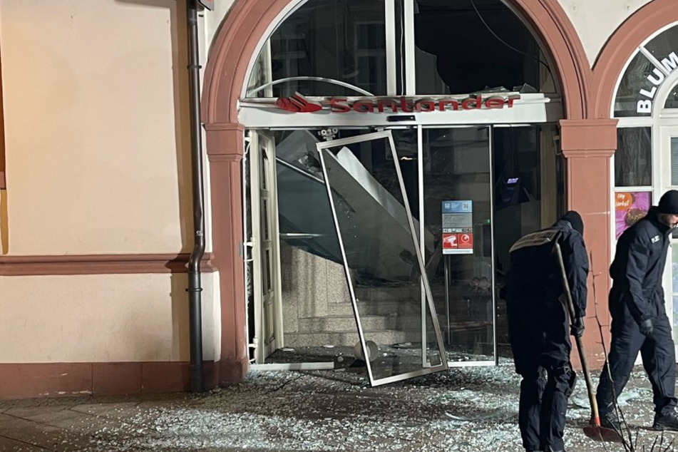 Geldautomaten-Sprengung in Bad Homburg: Polizei sucht Täter mit Helikopter