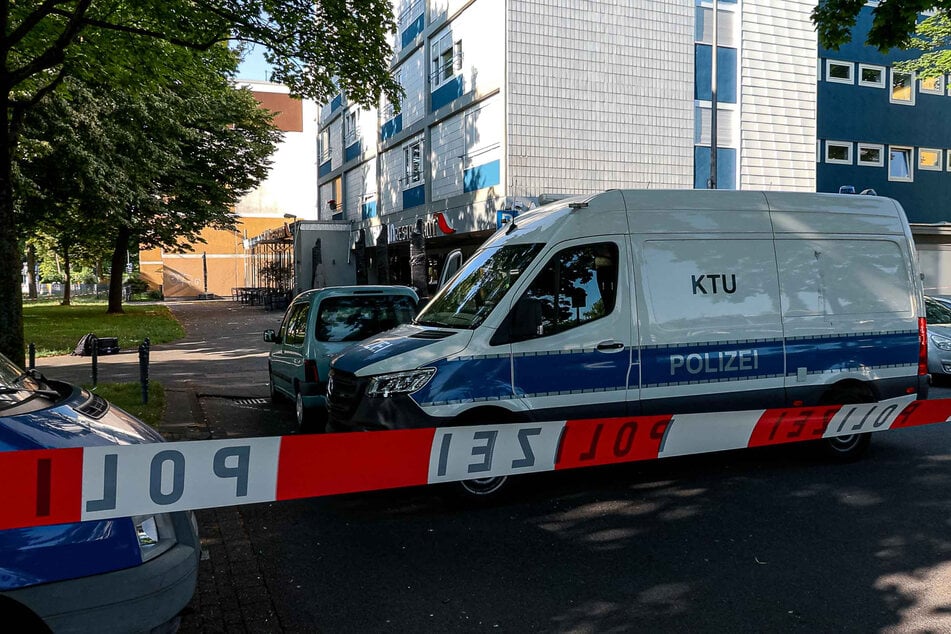 Die Polizei sperrte die Einsatzstelle ab und sicherte am Donnerstagmorgen die Spuren am Tatort.