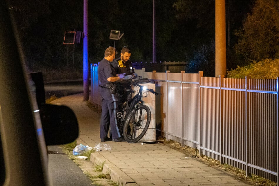 Die Polizei versucht herauszufinden, wie es zu dem tödlichen Fahrradsturz gekommen sein kann.