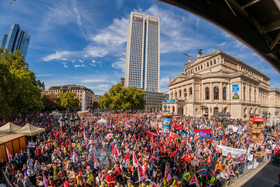 Die Polizei sprach von 15.000 Teilnehmenden, der Veranstalter geht von etwa doppelt so vielen Menschen aus.
