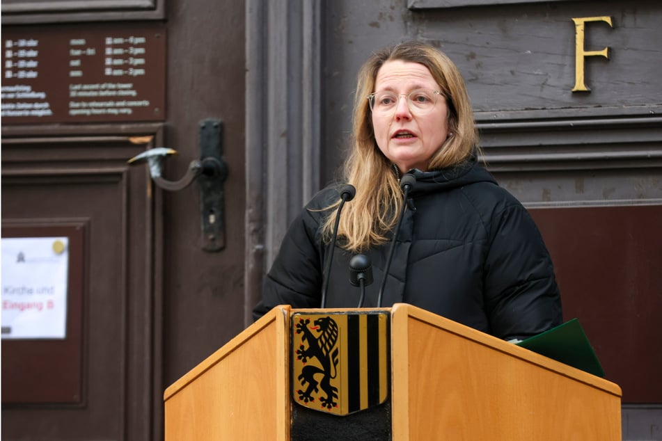 Auch Kulturbürgermeisterin Annekatrin Klepsch (48, Linke) sprach vor Ort, las Opfer-Namen vor.