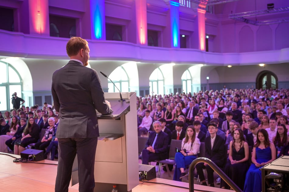 Zahlreiche Teenager feierten am Samstag in Leipzig ihre Jugendweihe.