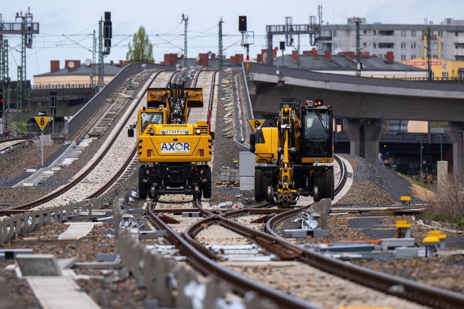 Auf einer Baustelle nahe der Marzahner Brücke ist bei einem Brand ein Kabel der Deutschen Bundesbahn beschädigt worden. (Symbolfoto)