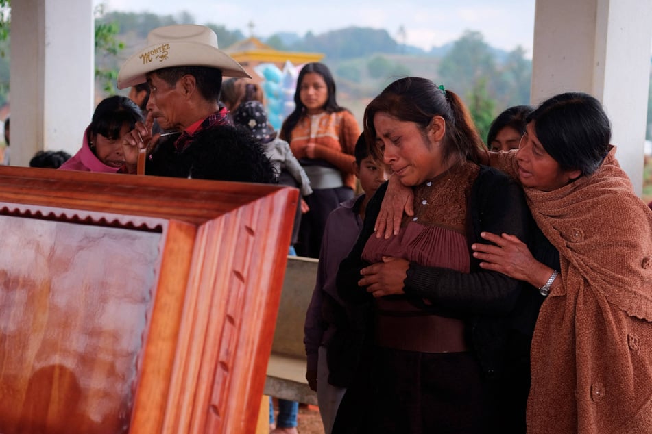 Hundreds gather for burial of 19-year-old Mexican man who died in ICE custody