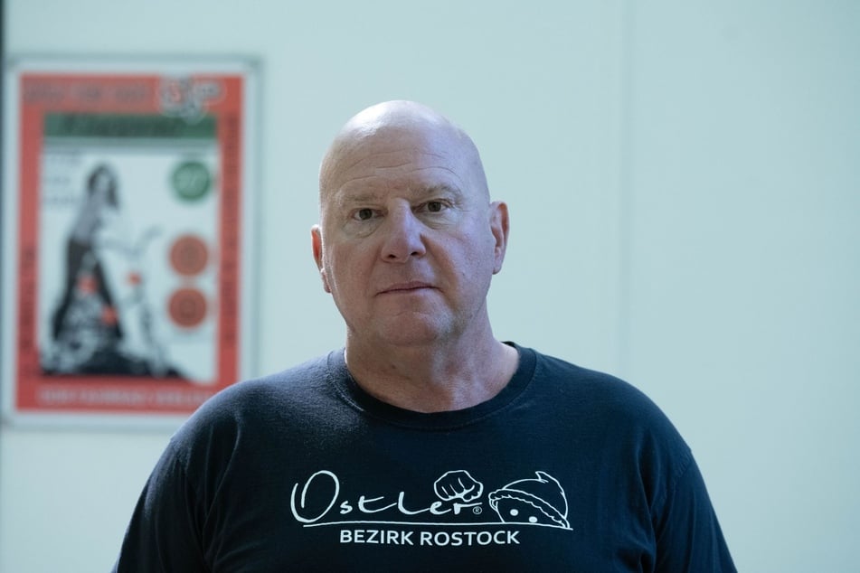 Lässt im Norden Rügens die DDR wiederauferstehen: Candy Dassler (50), Chef des "Betriebsferienlagers" in Nonnevitz.
