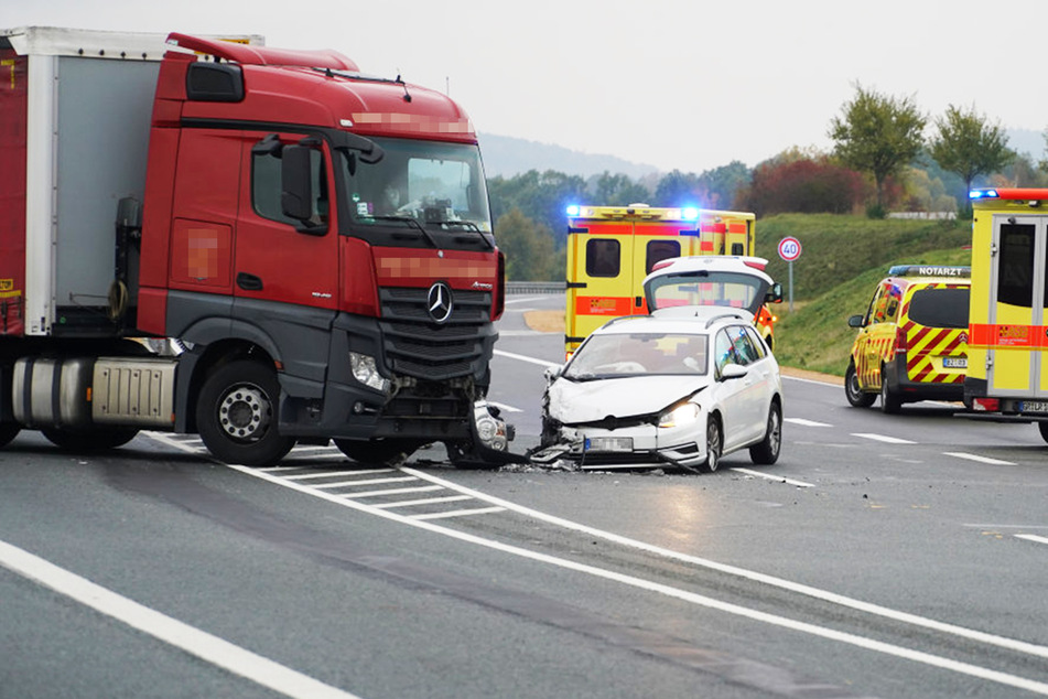 Lkw-Fahrer ignoriert Markierung: Heftiger Unfall auf der B178!