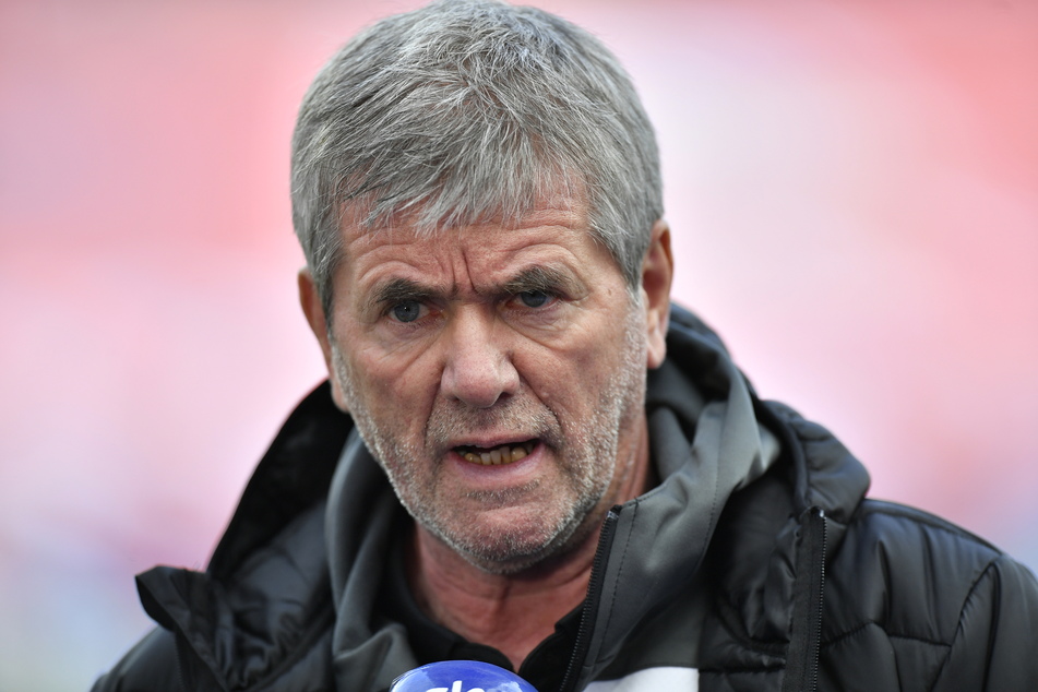1. FC Köln-Coach Friedhelm Funkel betrachtet die Entwicklung auf dem Trainer-Markt mit hohen Ablösesummen argwöhnisch.