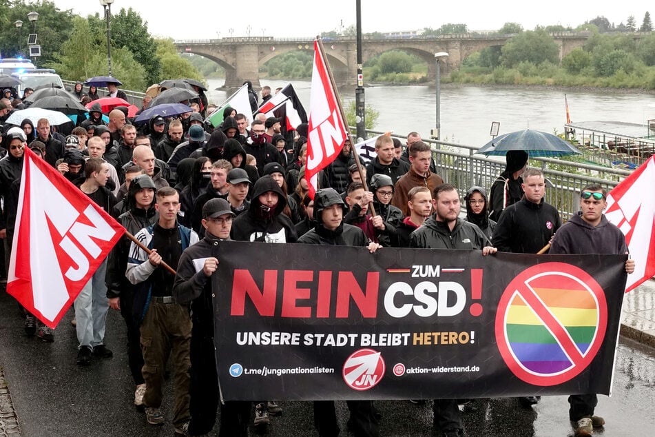 Neonazis zogen im Protest gegen den CSD durch die Stadt.