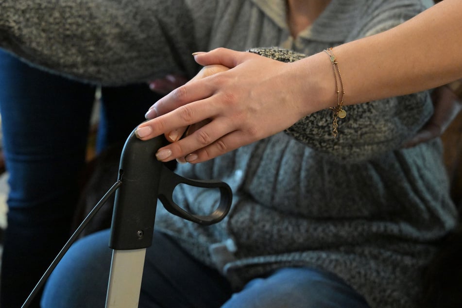 Pflegekräfte bekommen ebenfalls mehr Geld ab Juli.
