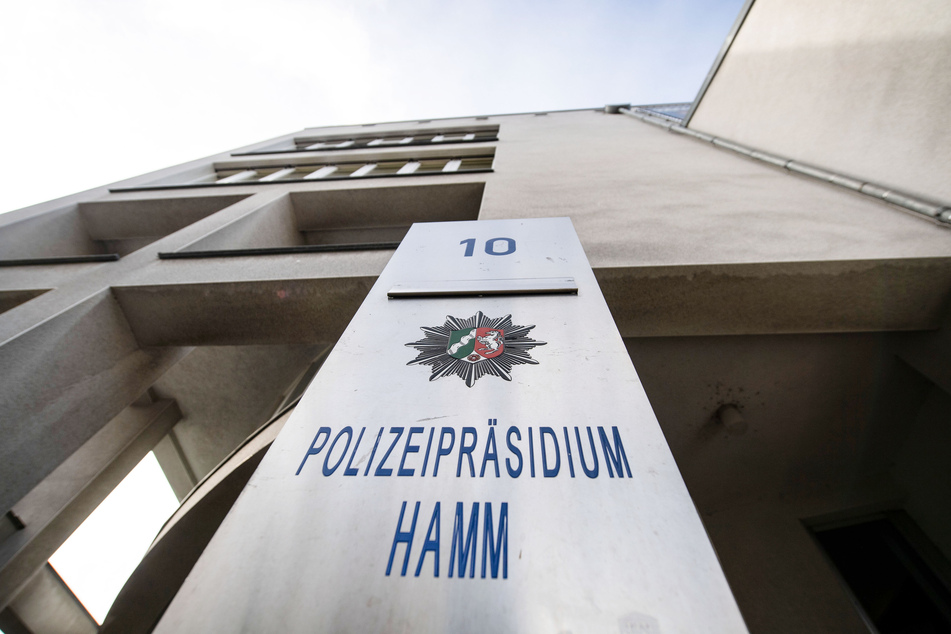 Das Schild des Polizeipräsidiums in Hamm.