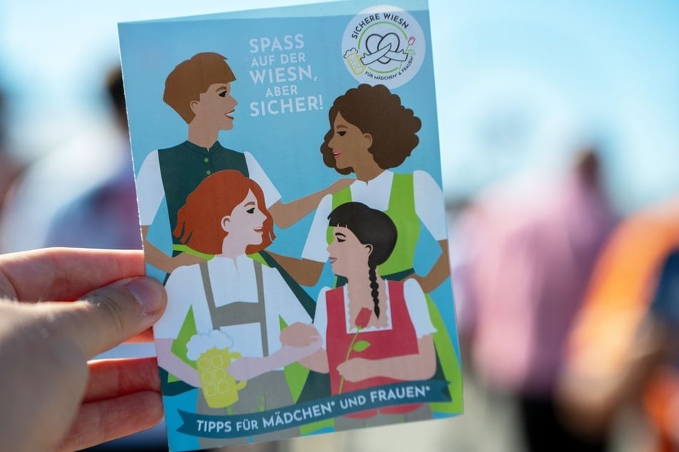 Dieser Flyer vom Oktoberfest enthält Hinweisen zu einem Safe-Space für Mädchen und Frauen auf dem Festgelände.