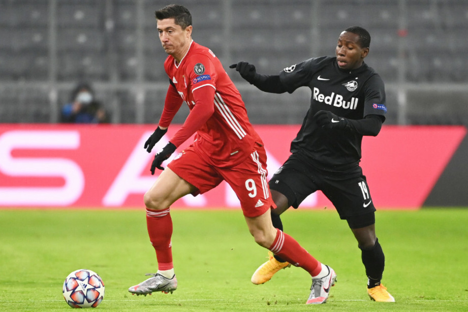 Robert Lewandowski (l.) und der FC Bayern München taten sich gegen RB Salzburg in der Champions League in der Anfangsphase der Partie schwer.