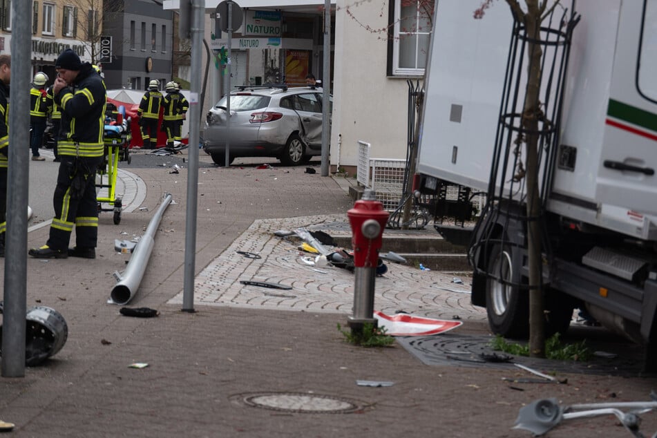 Drama im Landkreis Rottweil: Lkw erfasst Mutter und Sohn - beide tot!