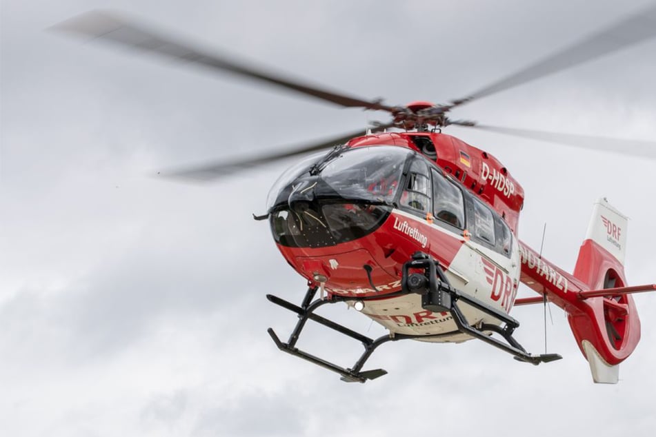 Ein Hubschrauber flog den Jungen ins Krankenhaus. (Symbolfoto)