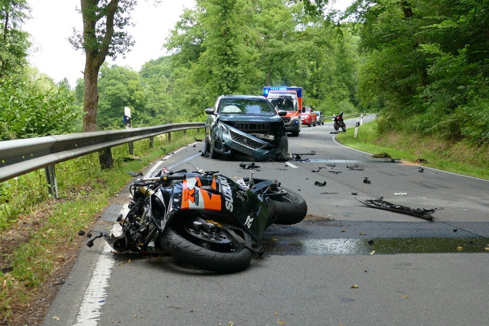 Der Biker (28) hatte in einer Kurve plötzlich die Kontrolle über seine Suzuki verloren.