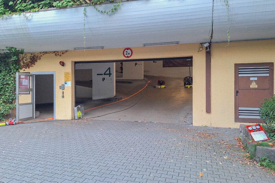 Entwarnung: In dieser Tiefgarage sorgte kein Feuer für Alarm, sondern eine überstrapazierte Kupplung eines Autos