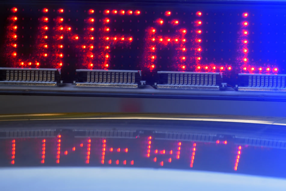 Zu einem tödlichen Verkehrsunfall wurde die Polizei im oberschwäbischen Biberach gerufen. (Symbolbild)