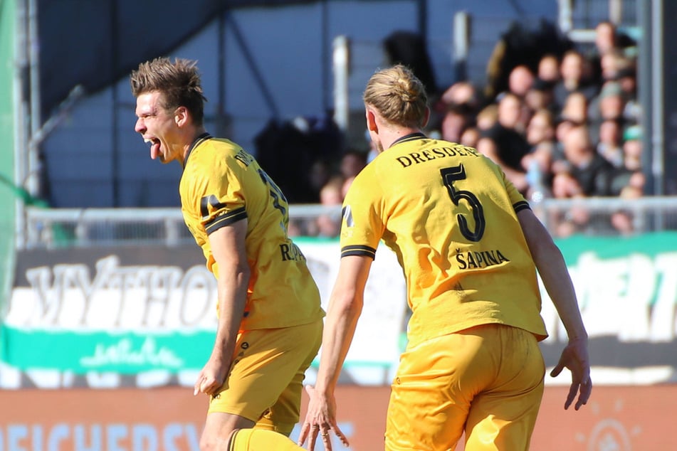 So sieht man Alexander Rossipal viel lieber: Jubelnd wie hier nach dem Traumfreistoß gegen Münster.