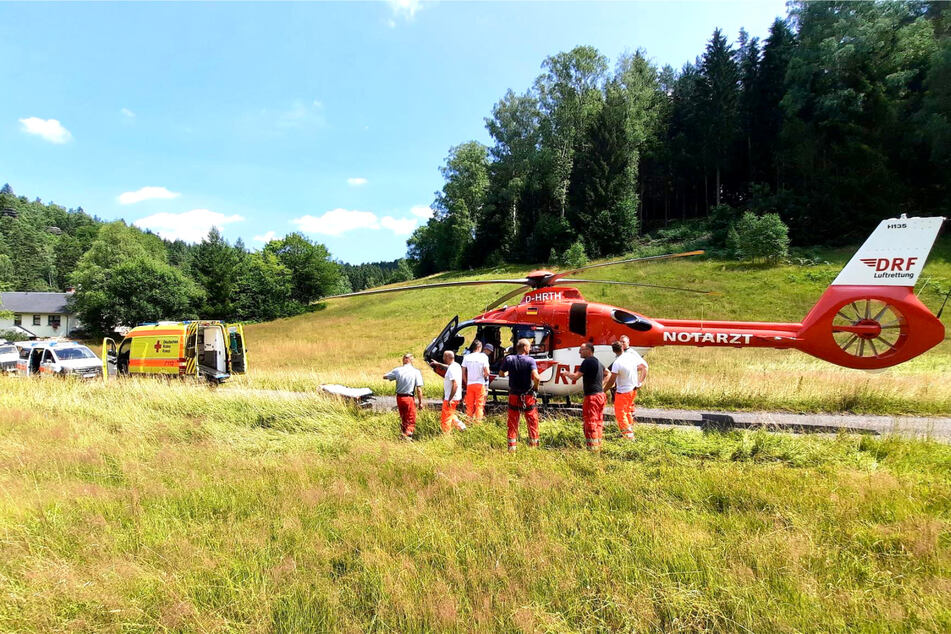 Der Verunglückte wurde schnell mittels Helikopter in ein Dresdner Krankenhaus gebracht.
