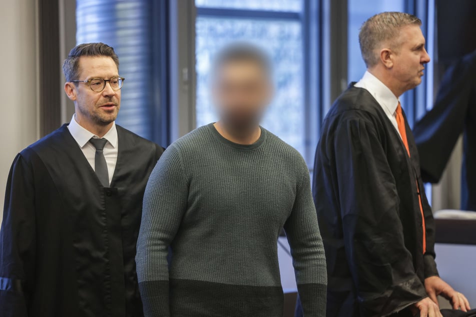 Eine Ex-Freundin des Angeklagten (25, M.) soll mit dem Tode bedroht worden sein, wenn sie vor Gericht gegen den jungen Mann aussage.