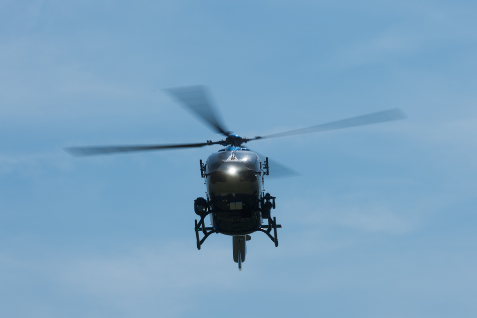 Am Donnerstag kontrollierte die Polizei unter anderem mit einem Hubschrauber die A72 zwischen Hartenstein und Chemnitz. (Symbolbild)