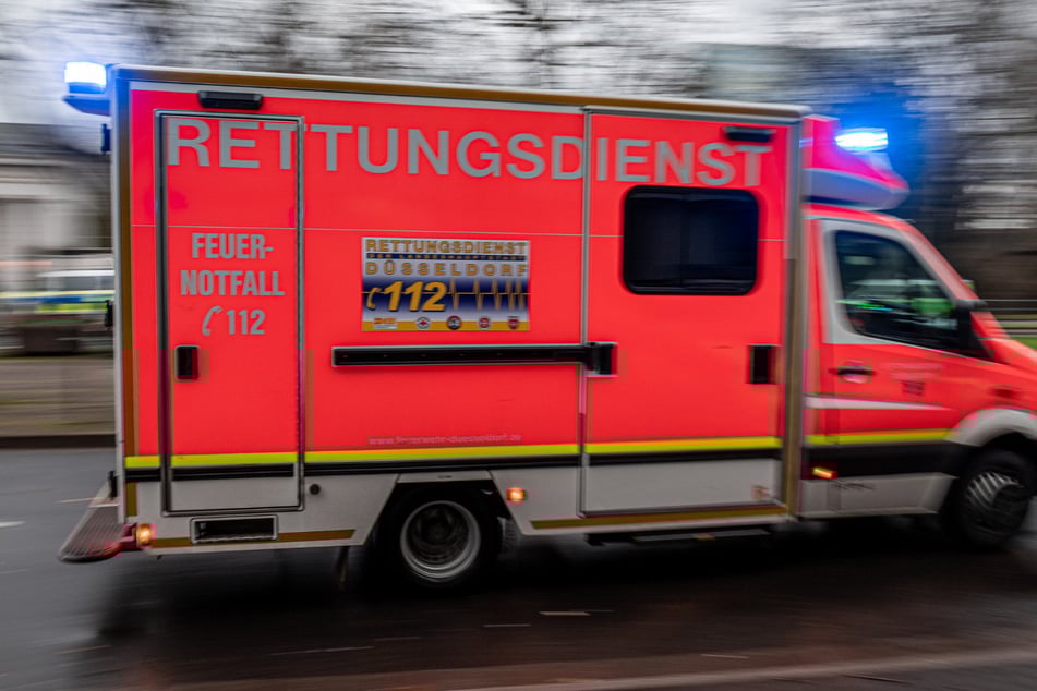 Kleintransporter kracht gegen Zaun: 58-Jähriger stirbt im Krankenhaus