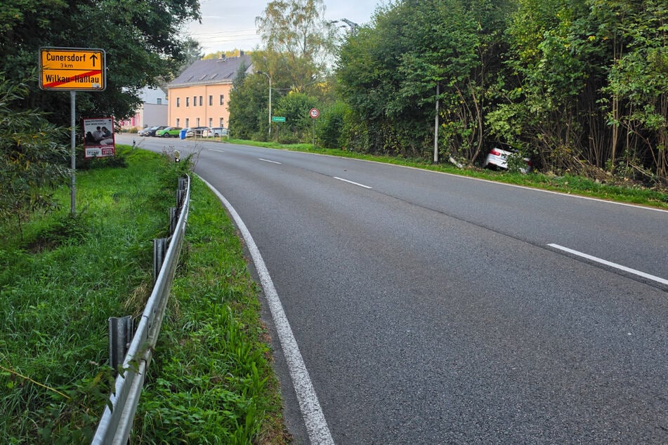 Die Kirchberger Straße musste nach dem Unfall zeitweise voll gesperrt werden.