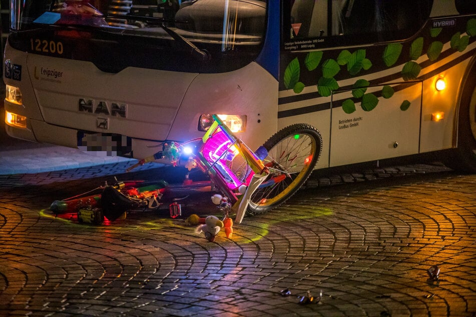 Sowohl gegen den Radler als auch den Busfahrer wird nun ermittelt.