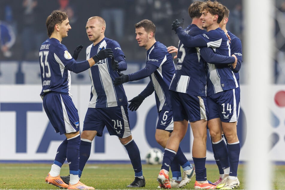 Maurice Krattenmacher (20, r.) trainiert wieder voll mit der Mannschaft.