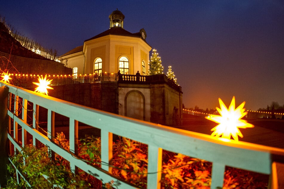 Schloss Wackerbarth verwandelt sich in eine zauberhafte Welt aus Licht und Glanz.