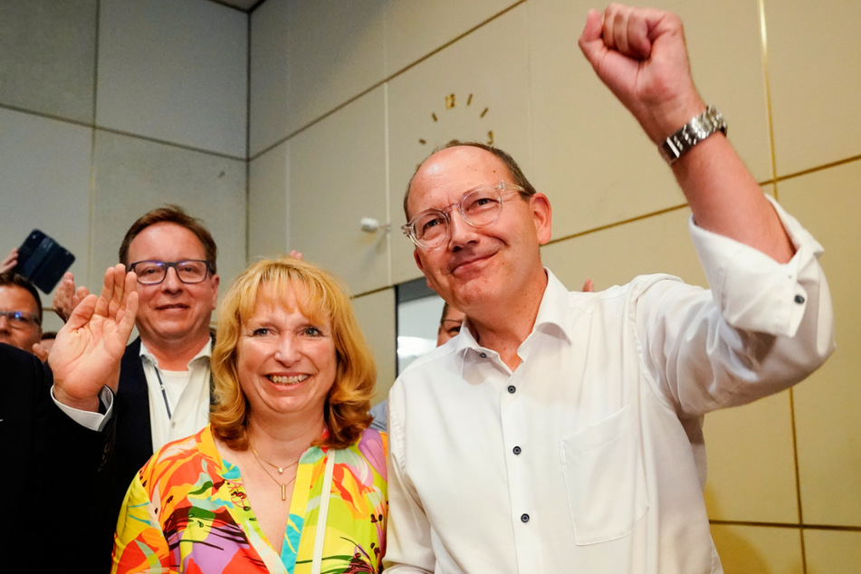Christian Specht (56, CDU, rechts) hat die Oberbürgermeisterwahl in Mannheim gewonnen.