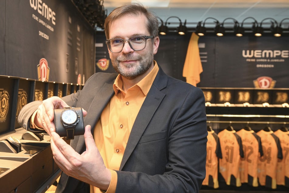 Zum 70. Vereinsgeburtstag präsentiert Wempe-Chef Ralf Pfeiffer (52) edle Dynamo-Uhren.