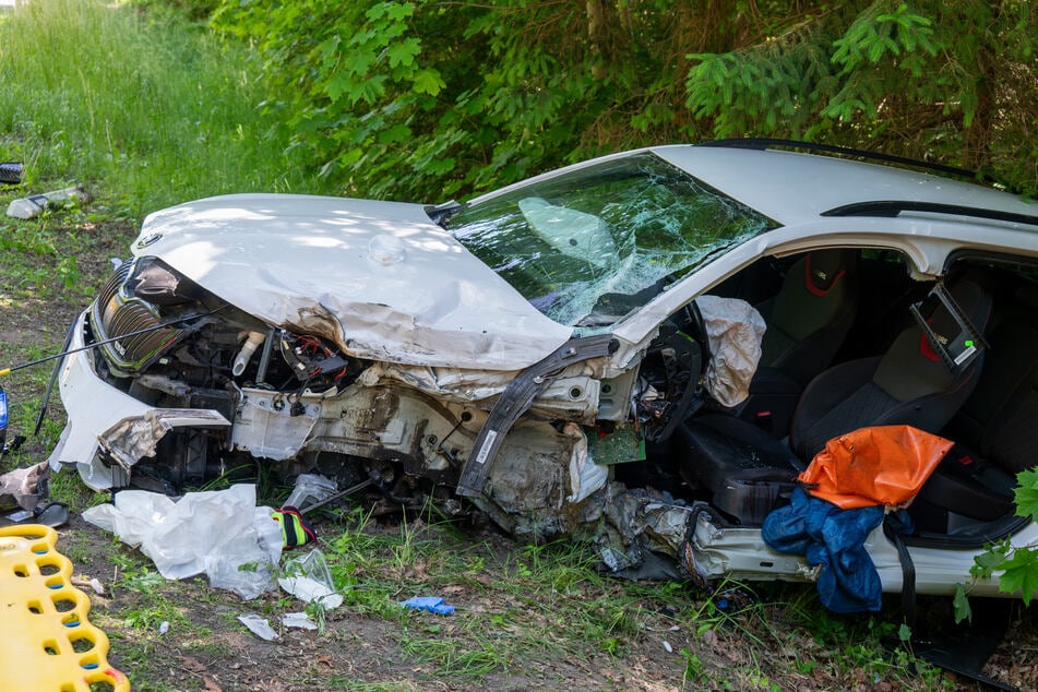 Der Škoda war nach dem heftigen Crash nur noch ein Wrack: Totalschaden!
