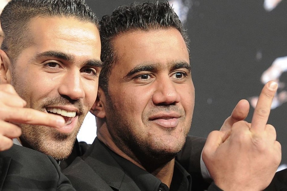 Jahrelang lieferten sich Bushido (47, l.) und Clan-Chef Arafat Abou-Chaker (50) einen erbitterten Streit. Nun zog auch dessen Bruder Rommel Abou-Chaker (48, nicht im Bild) gegen den Rapper vor Gericht. (Archivfoto)