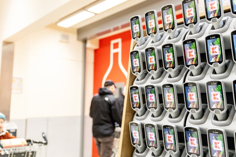 Mit den Handscannern könnt Ihr den Einkauf ganz entspannt scannen.