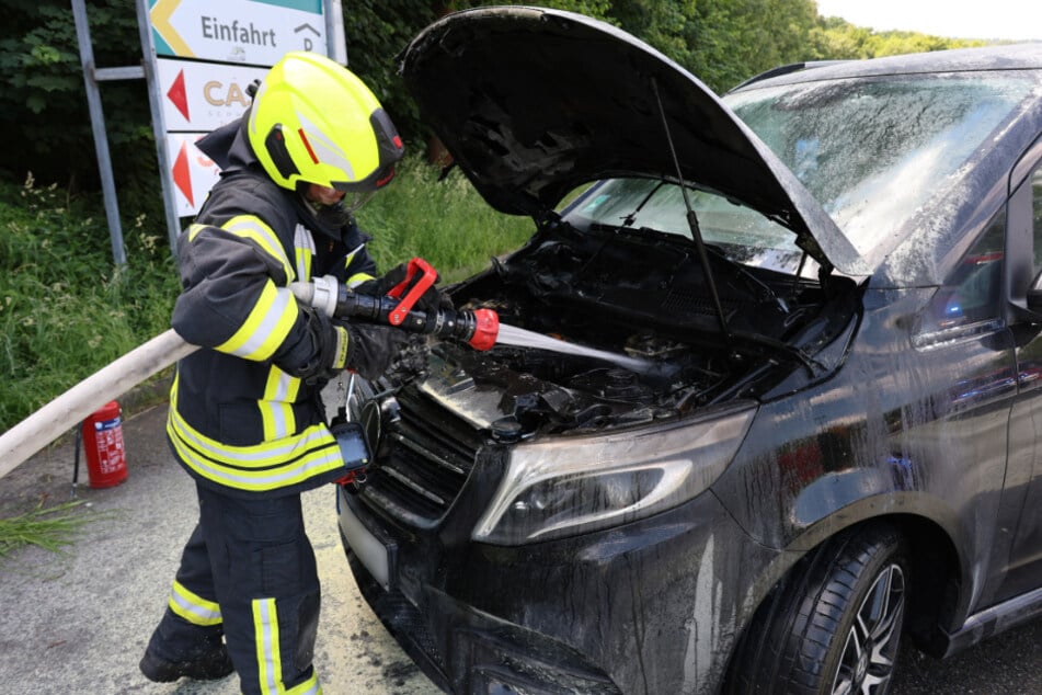 In einem Mercedes-Transporter brach am Freitagnachmittag ein Feuer aus.