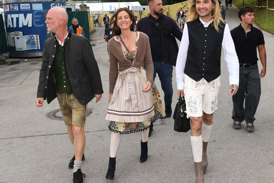 Der "Tokio Hotel"-Frontmann kam in weißer Lederhose zur Wiesn.