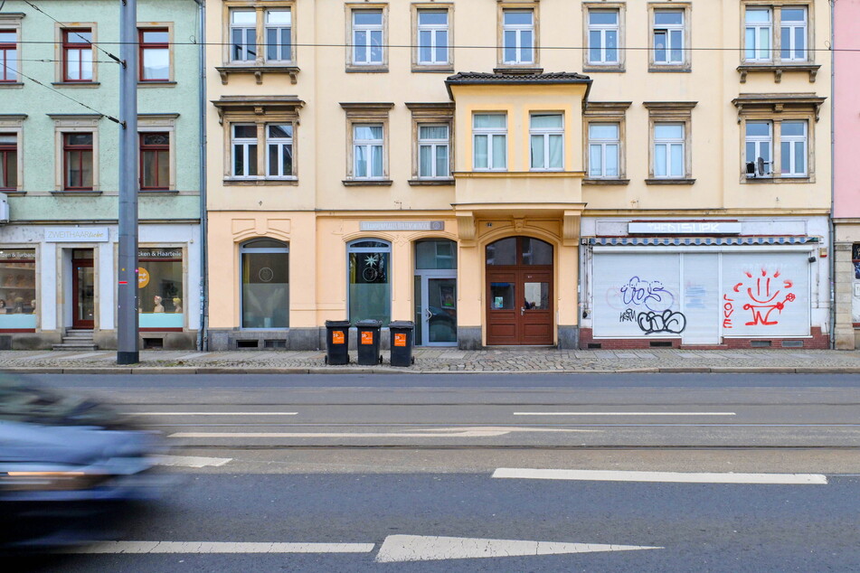 Eröffnet im Erdgeschoss des Altbaus bald eine Bibliothek?