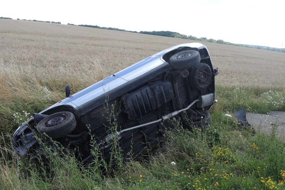 Ein Toyota geriet in den Straßengraben, nachdem er einem Reh ausgewichen war.