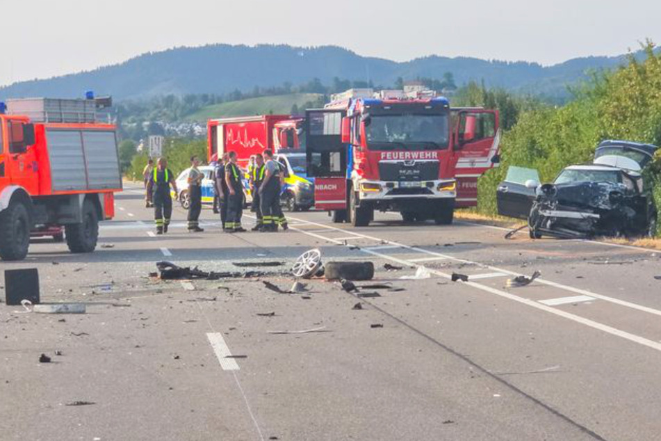 86-Jähriger nach Frontalzusammenstoß gestorben, 24-Jähriger schwer verletzt