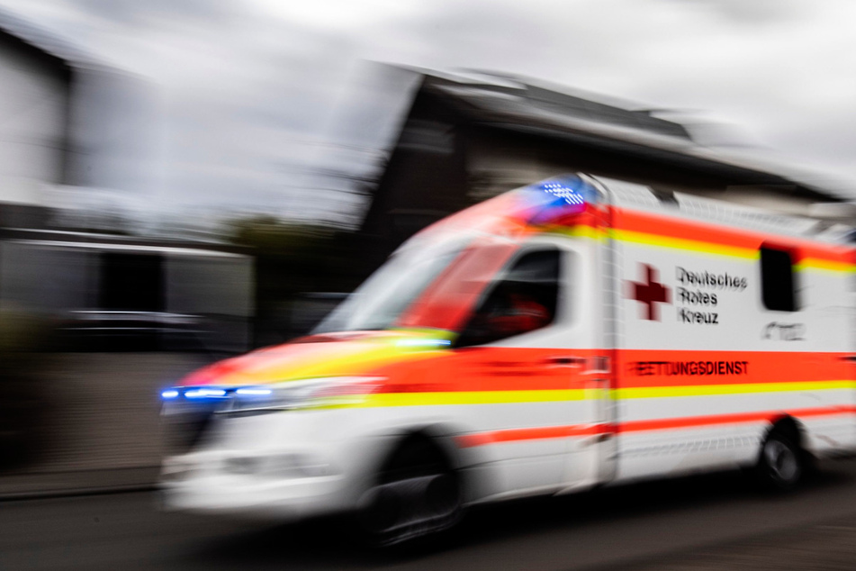 33-Jährige überfährt Fußgänger: Für 64-Jährigen kommt jede Hilfe zu spät