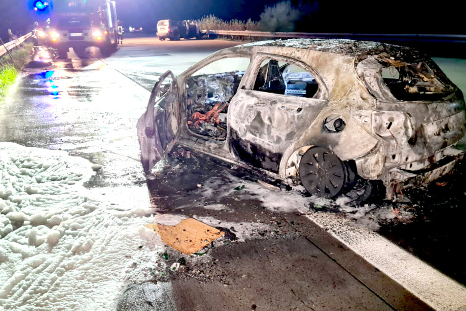 Junger Mann rettet Senioren vor dem Flammentod auf der Autobahn!