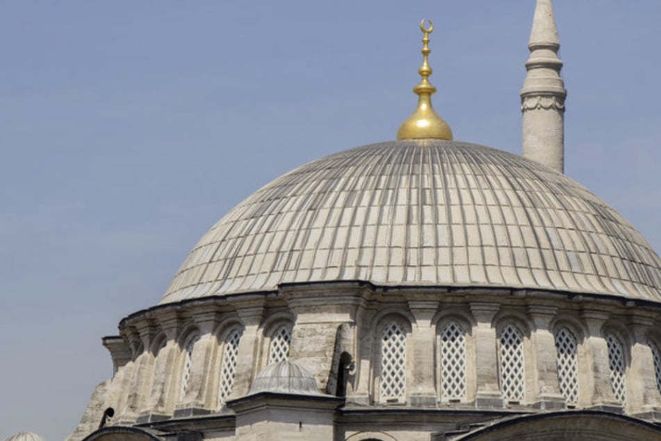 In einem Dorf in der Türkei haben Mitarbeiter der Gesundheitsbehörde die Namen von Ungeimpften über eine Moschee ausgerufen. (Symbolbild)
