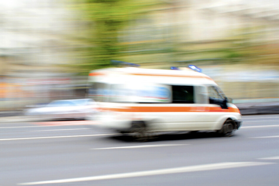 Die überlebenden Familienmitglieder wurden medizinisch betreut. (Symbolbild)