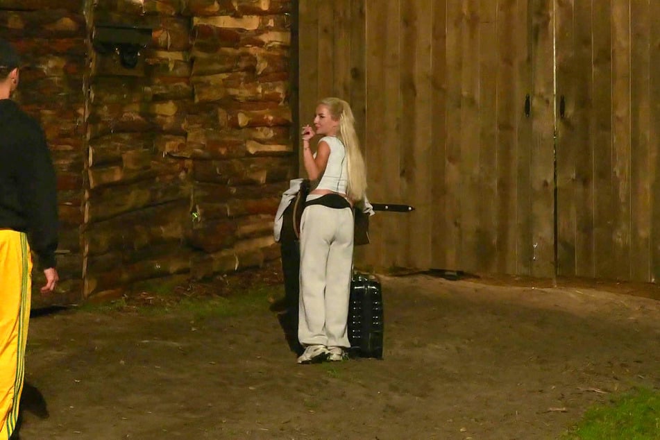Die 24-Jährige muss den Promihof verlassen.