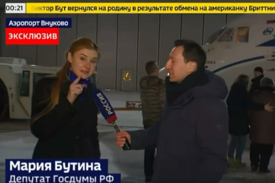 Marija Butina erklärt im Kreml-Fernsehen ihre Sicht der Dinge,