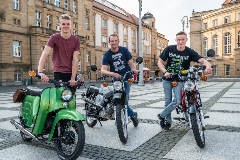 Simson-Familie durch und durch (v.l.n.r.): Alexander (18), Thomas (50) und Tobias Zimmer (16) aus Chemnitz.