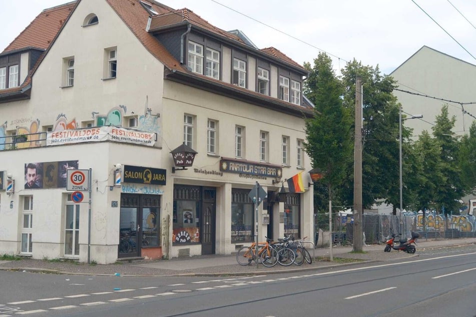 Ein 39-Jähriger wurde nach einer Auseinandersetzung schwer verletzt auf der Eisenbahnstraße gefunden und starb später.